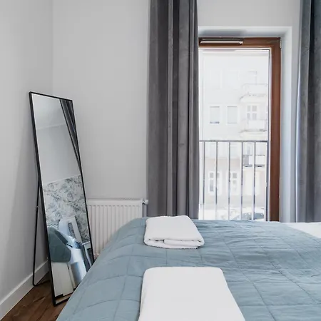 Totu Old Town Marina Apartament *